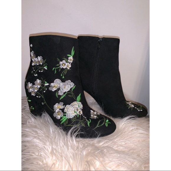 Forever 21 - Floral Bootie - Picture 2 of 5